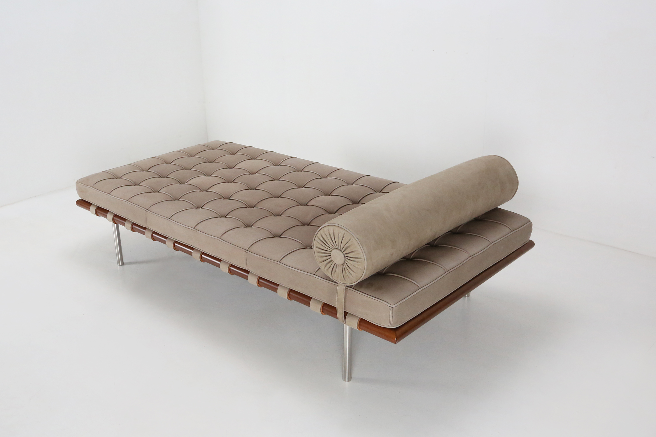 Barcelona daybed by Mies van der Rohe